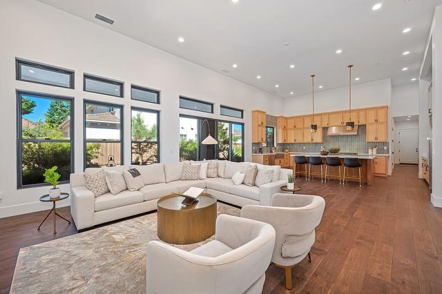 1794 Woodglen Dr, Folsom, CA 95630