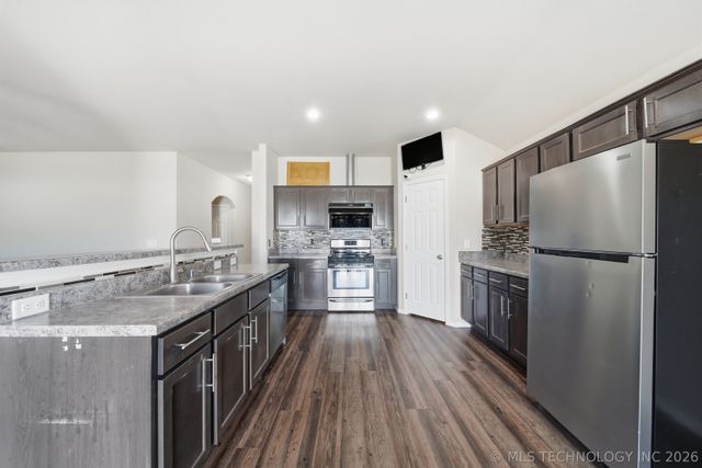6057 E 147th Street S, Bixby, OK 74008