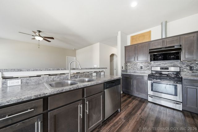6057 E 147th Street S, Bixby, OK 74008