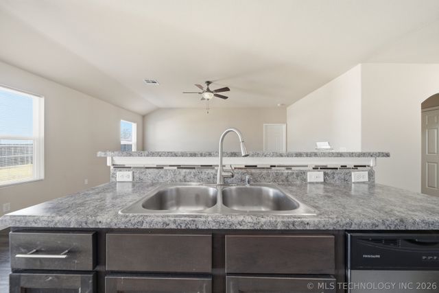 6057 E 147th Street S, Bixby, OK 74008