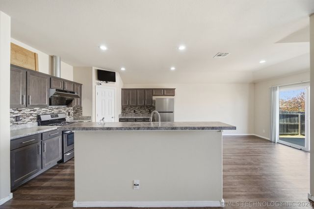 6057 E 147th Street S, Bixby, OK 74008