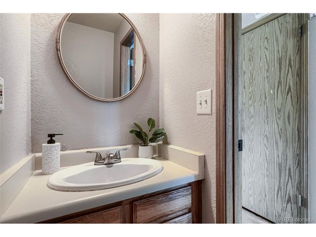 11913 E Kepner Dr, Aurora, CO 80012