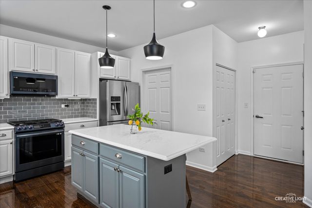 2325 Brookstone Drive, Bolingbrook, IL 60490