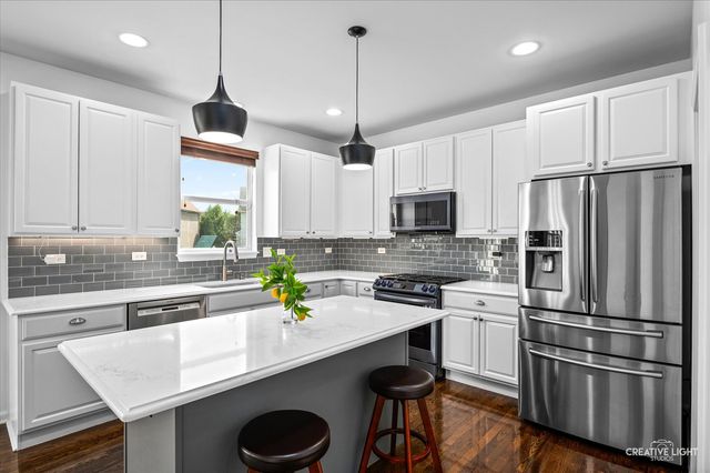 2325 Brookstone Drive, Bolingbrook, IL 60490