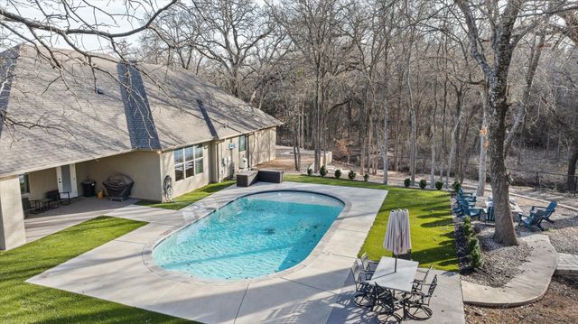 401 Acorn Trail, Granbury, TX 76049