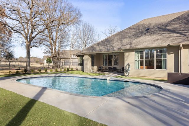 401 Acorn Trail, Granbury, TX 76049