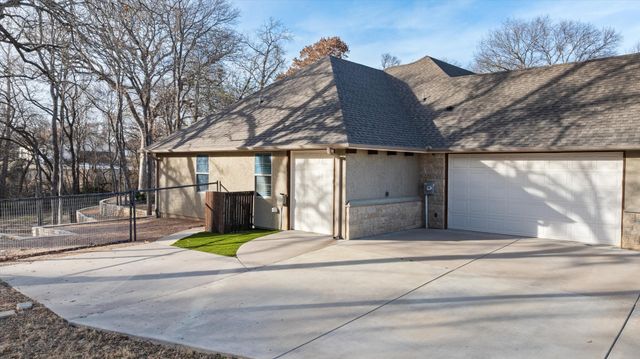 401 Acorn Trail, Granbury, TX 76049