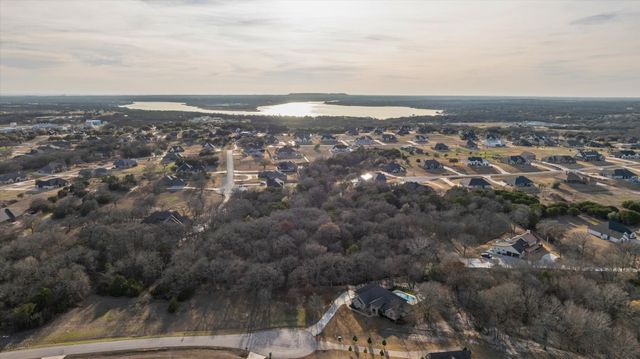 401 Acorn Trail, Granbury, TX 76049