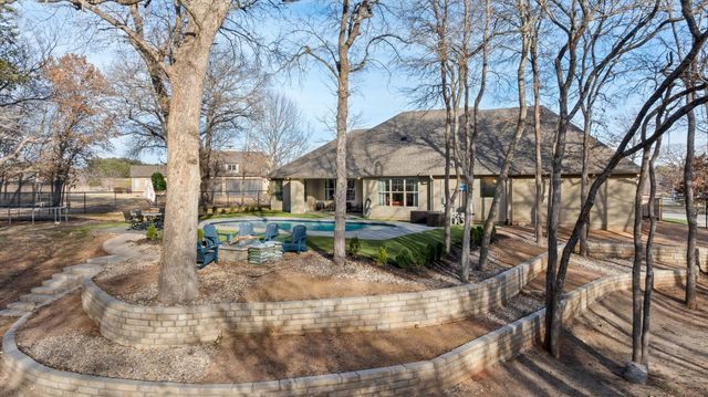 401 Acorn Trail, Granbury, TX 76049