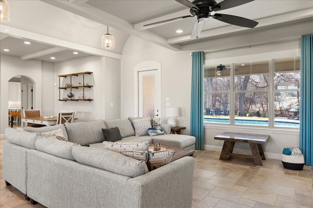 401 Acorn Trail, Granbury, TX 76049