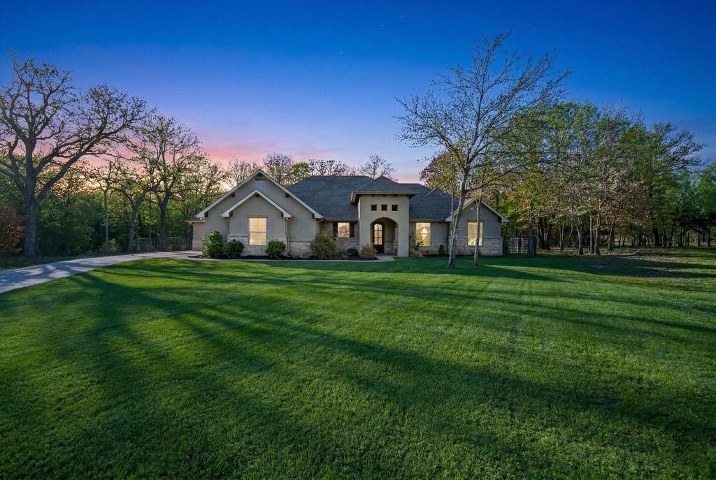 401 Acorn Trail, Granbury, TX 76049