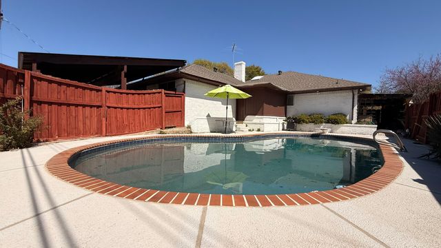 9415 Arborhill Drive, Dallas, TX 75243