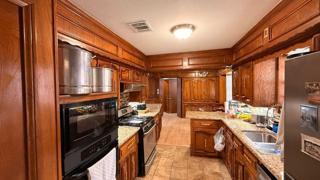 9415 Arborhill Drive, Dallas, TX 75243