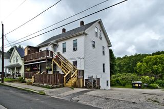 9 Pearl St, Webster, MA 01570