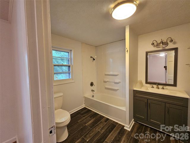 1641 Berkley Street SW, Lenoir, NC 28645
