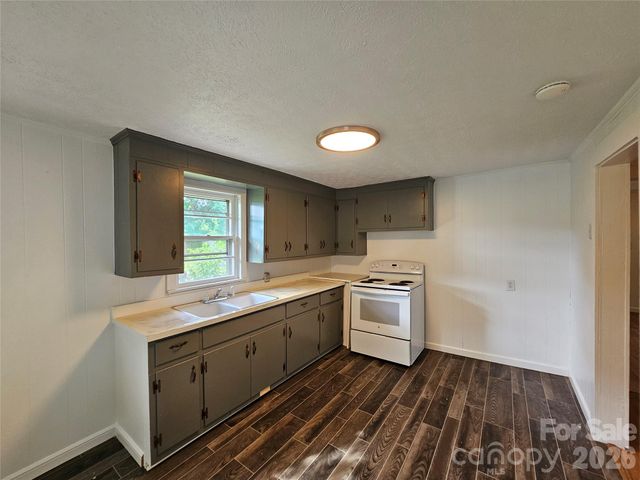 1641 Berkley Street SW, Lenoir, NC 28645