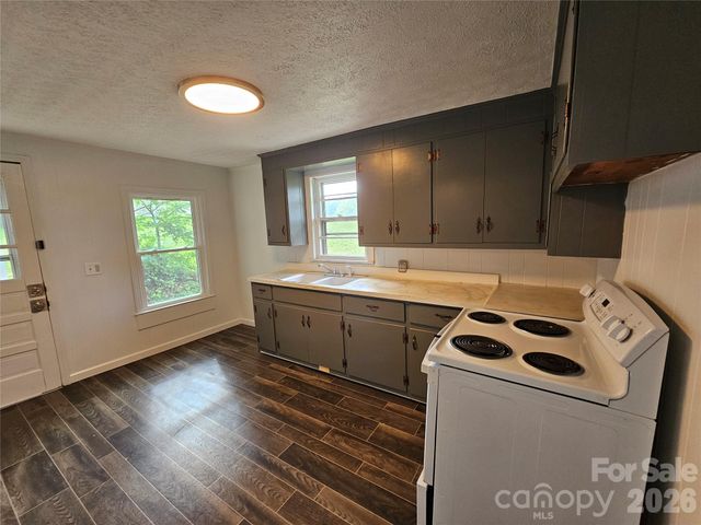1641 Berkley Street SW, Lenoir, NC 28645