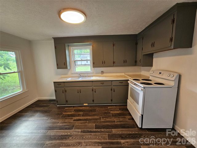 1641 Berkley Street SW, Lenoir, NC 28645