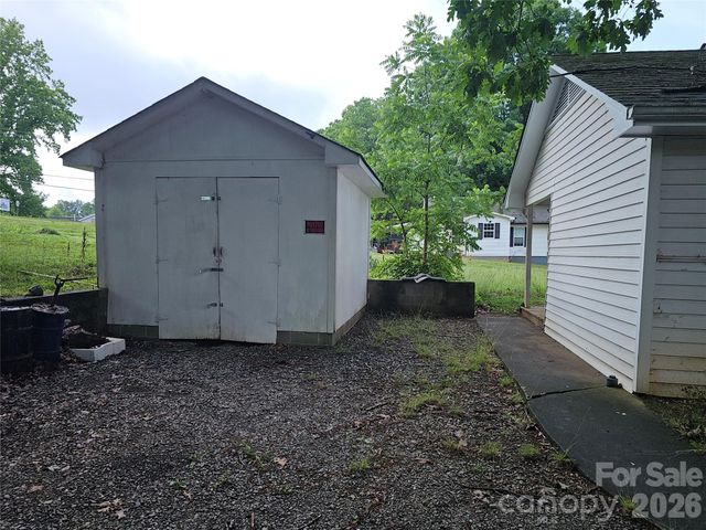 1641 Berkley Street SW, Lenoir, NC 28645