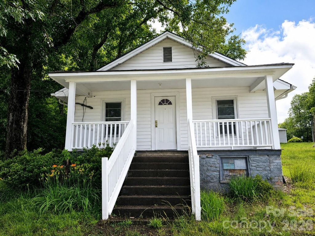 1641 Berkley Street SW, Lenoir, NC 28645
