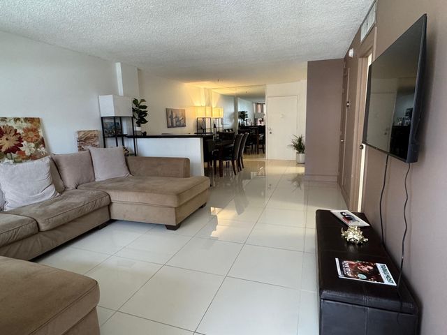 305 N POMPANO BEACH Boulevard 307, Pompano Beach, FL 33062