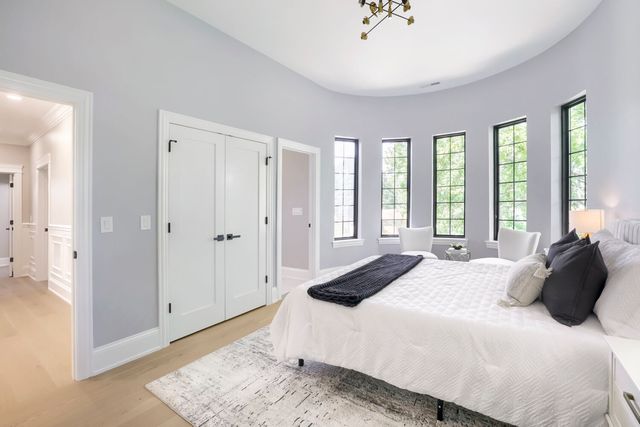 909 Evergreen Avenue, Glen Ellyn, IL 60137