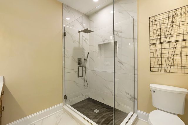 909 Evergreen Avenue, Glen Ellyn, IL 60137