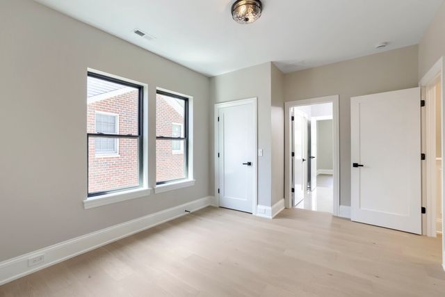 909 Evergreen Avenue, Glen Ellyn, IL 60137
