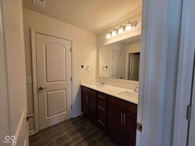 4422 Voyageur Way, Carmel, IN 46074