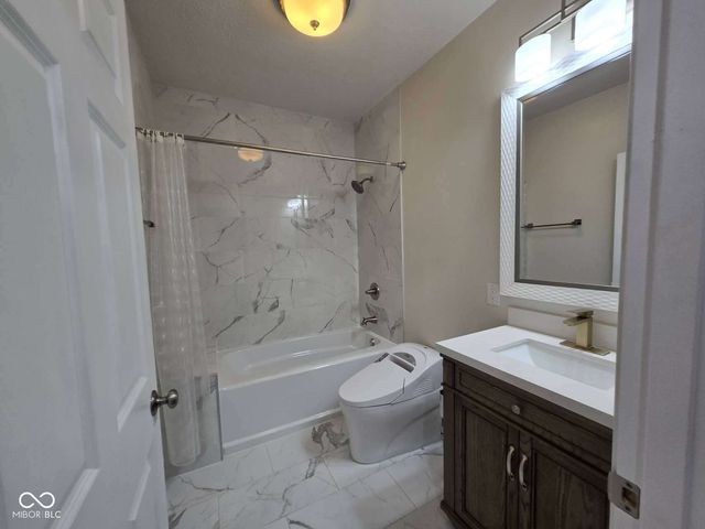 4422 Voyageur Way, Carmel, IN 46074