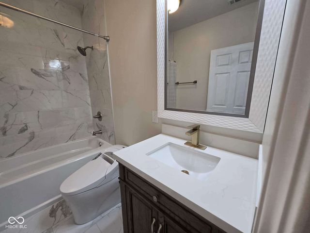 4422 Voyageur Way, Carmel, IN 46074