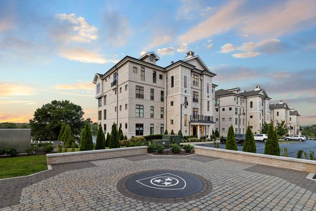 1024 Club View Dr Unit F201, Gallatin, TN 37066