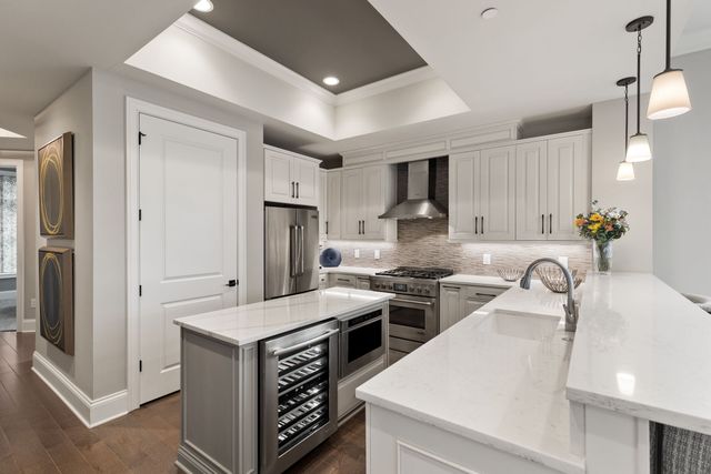 1024 Club View Dr Unit F201, Gallatin, TN 37066