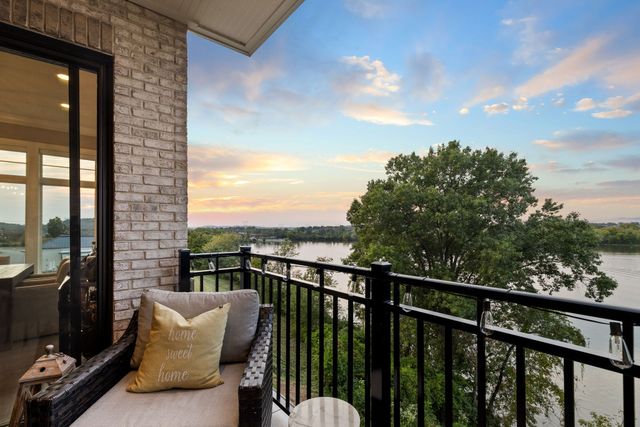 1024 Club View Dr Unit F201, Gallatin, TN 37066
