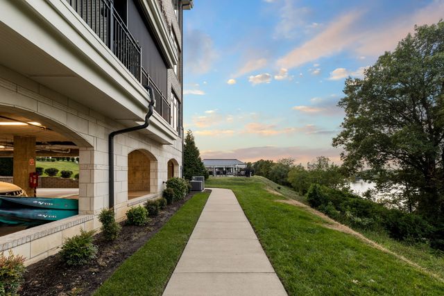 1024 Club View Dr Unit F201, Gallatin, TN 37066