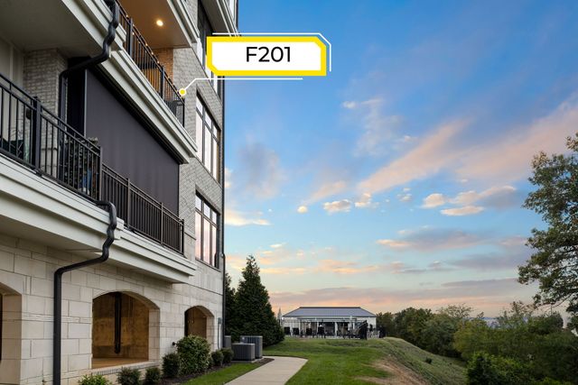 1024 Club View Dr Unit F201, Gallatin, TN 37066