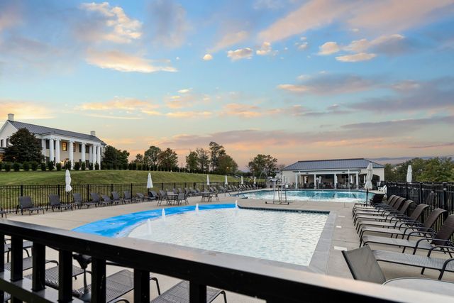 1024 Club View Dr Unit F201, Gallatin, TN 37066