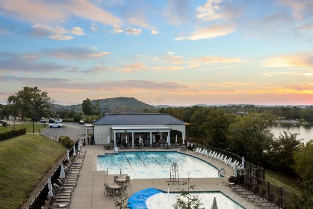 1024 Club View Dr Unit F201, Gallatin, TN 37066