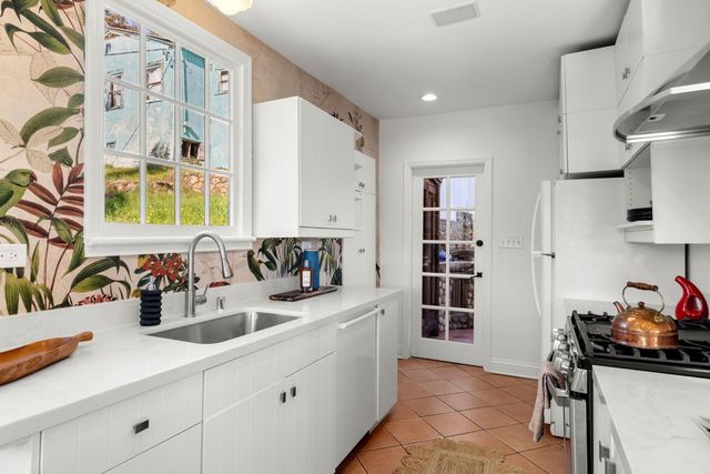 268 268 Capricorn Ave, Oakland, CA 94611