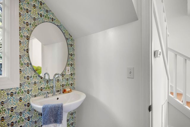 268 268 Capricorn Ave, Oakland, CA 94611