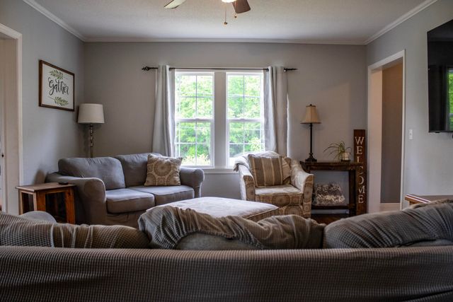 31 Dry Creek Road, Lafayette, GA 30728