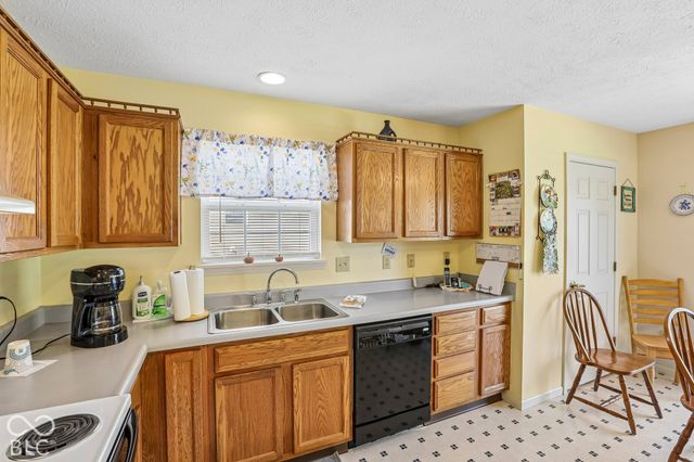 320 E Quail Wood Lane, Westfield, IN 46074