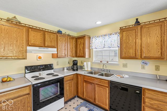 320 E Quail Wood Lane, Westfield, IN 46074