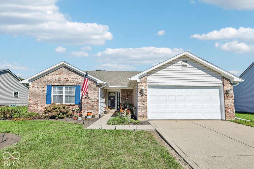 320 E Quail Wood Lane, Westfield, IN 46074