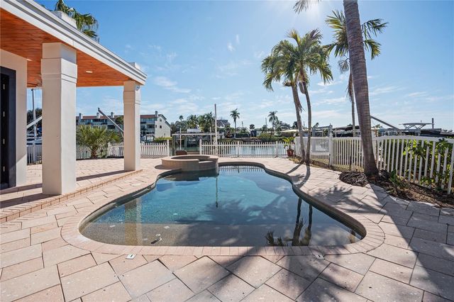 567 BAYWOOD DRIVE S, Dunedin, FL 34698