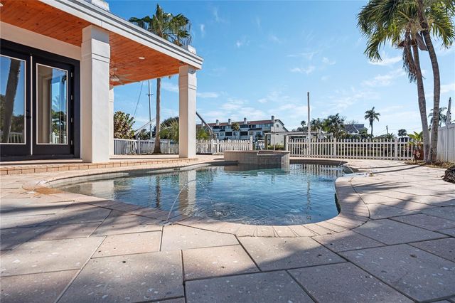 567 BAYWOOD DRIVE S, Dunedin, FL 34698