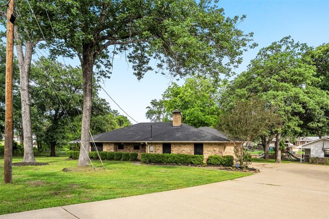 118 Robin Hood Way, Gun Barrel City, TX 75156
