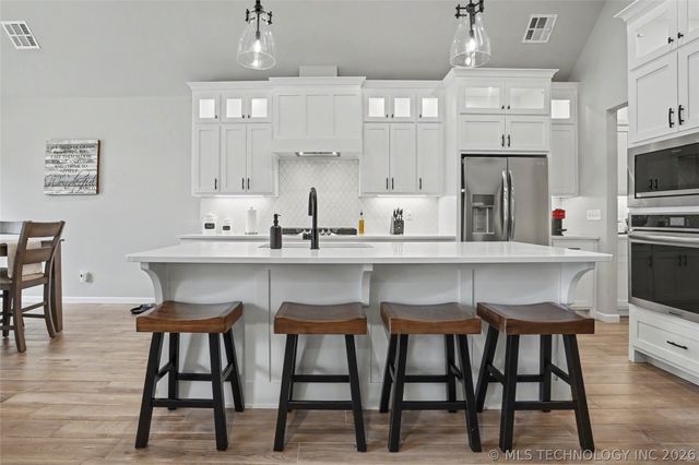 7009 E Oakland Street, Broken Arrow, OK 74014