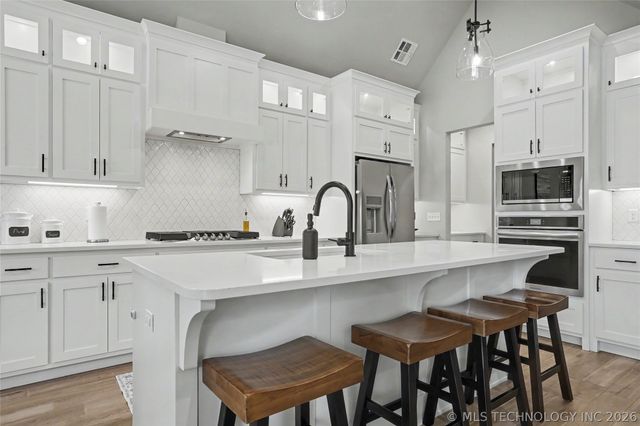 7009 E Oakland Street, Broken Arrow, OK 74014