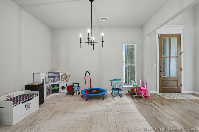 7009 E Oakland Street, Broken Arrow, OK 74014